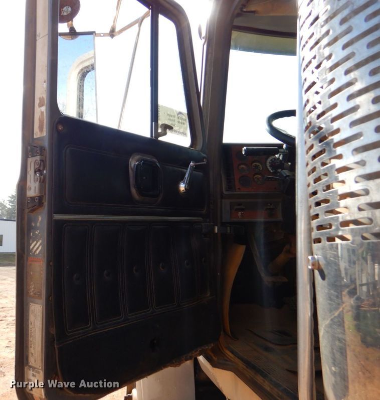 image for item DP8611 1999 Mack CH613  dump truck