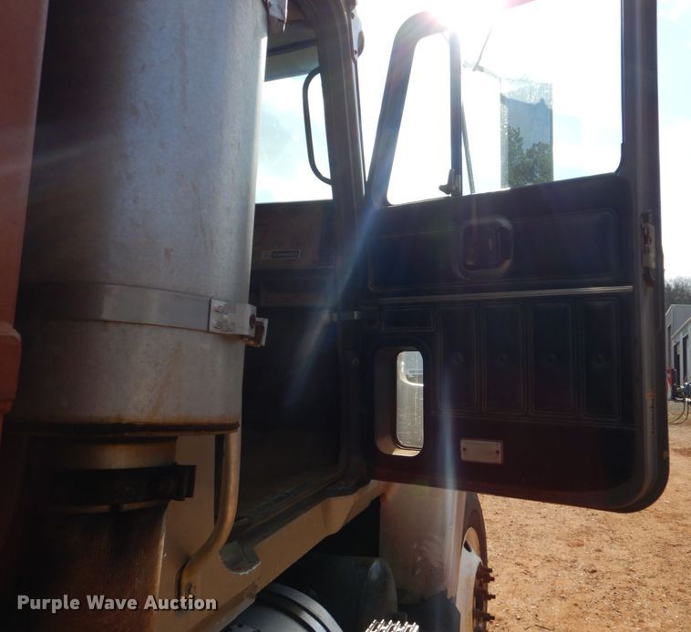 image for item DP8611 1999 Mack CH613  dump truck