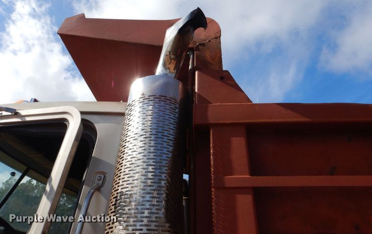 image for item DP8611 1999 Mack CH613  dump truck