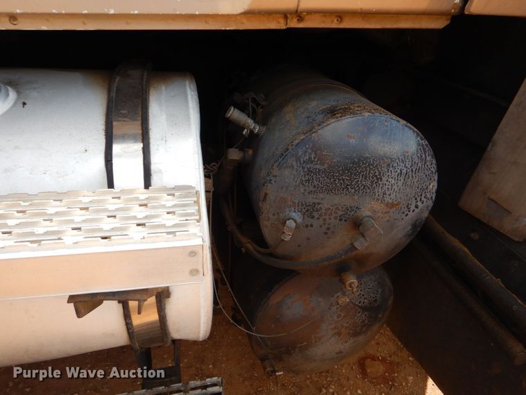 image for item DP8611 1999 Mack CH613  dump truck