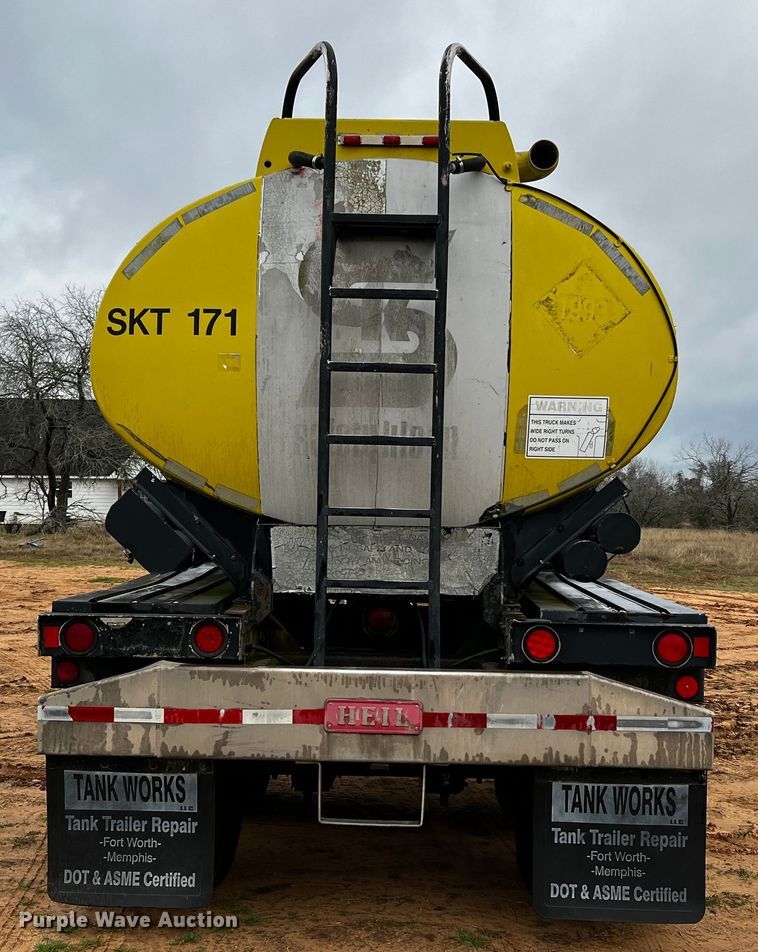 image for item DQ1958 1987 Heil  tank trailer