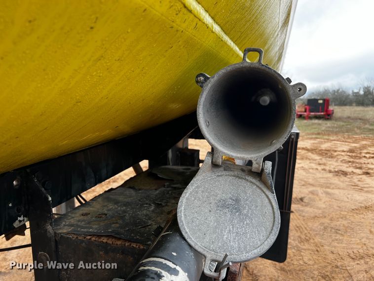 image for item DQ1958 1987 Heil  tank trailer