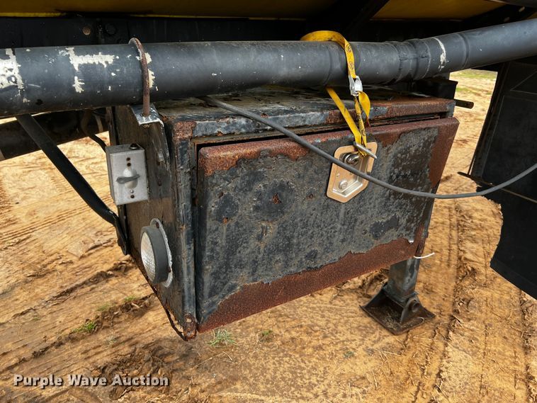 image for item DQ1958 1987 Heil  tank trailer