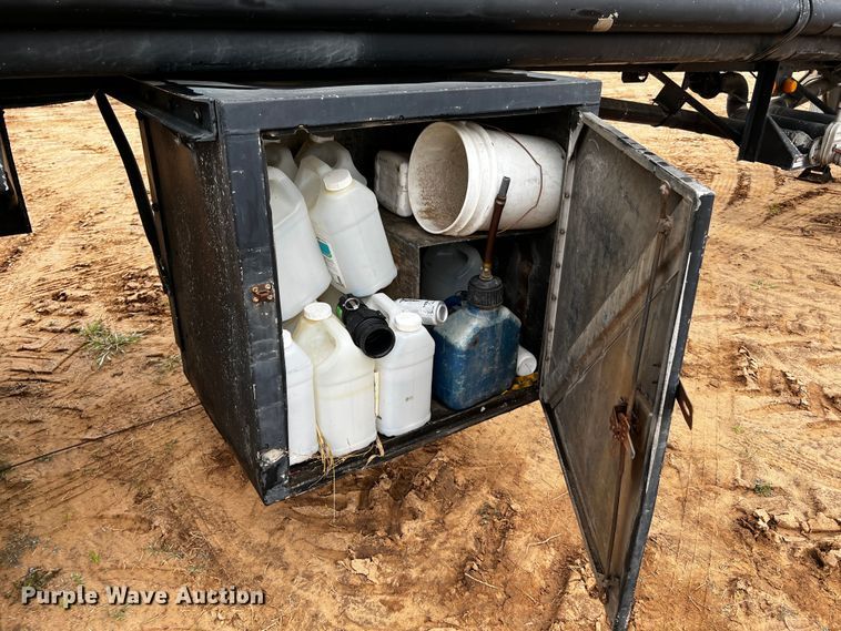 image for item DQ1958 1987 Heil  tank trailer