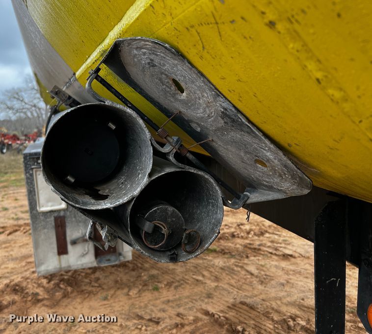 image for item DQ1958 1987 Heil  tank trailer