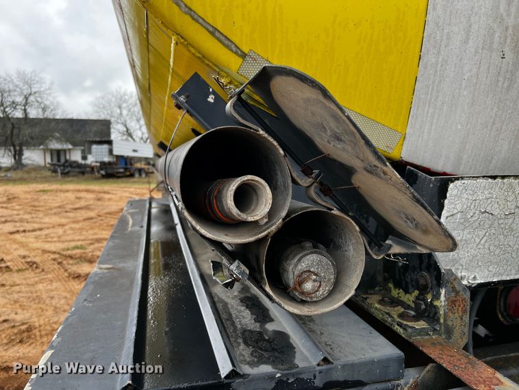 image for item DQ1958 1987 Heil  tank trailer