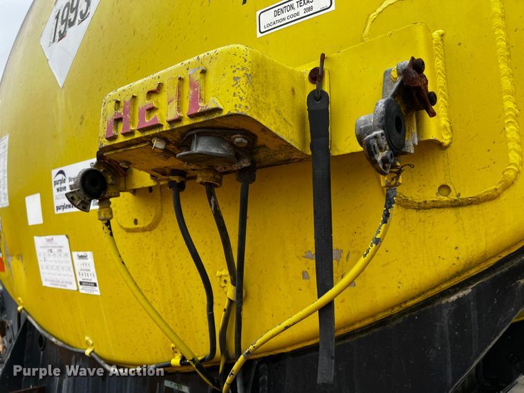 image for item DQ1958 1987 Heil  tank trailer