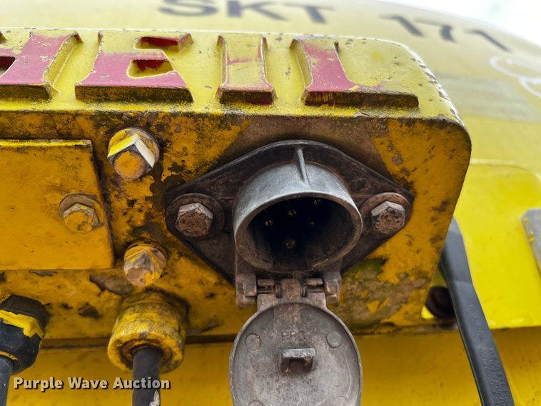 image for item DQ1958 1987 Heil  tank trailer