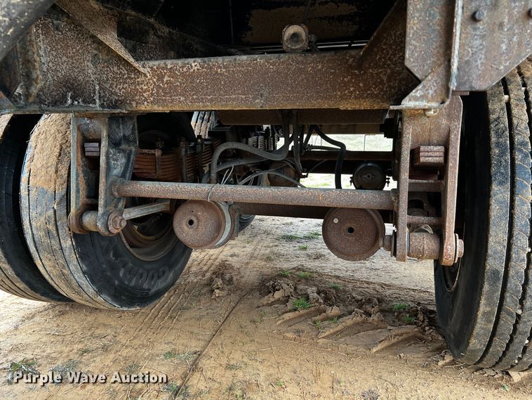 image for item DQ1958 1987 Heil  tank trailer