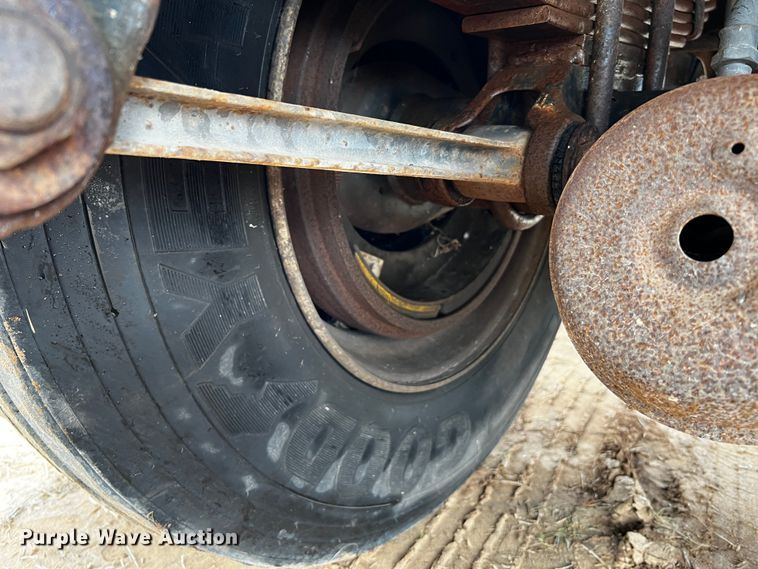 image for item DQ1958 1987 Heil  tank trailer