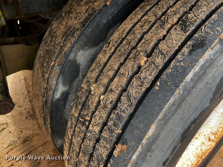 image for item DQ1958 1987 Heil  tank trailer