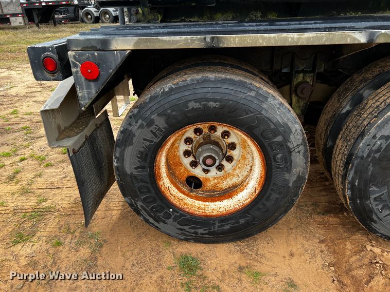 image for item DQ1958 1987 Heil  tank trailer