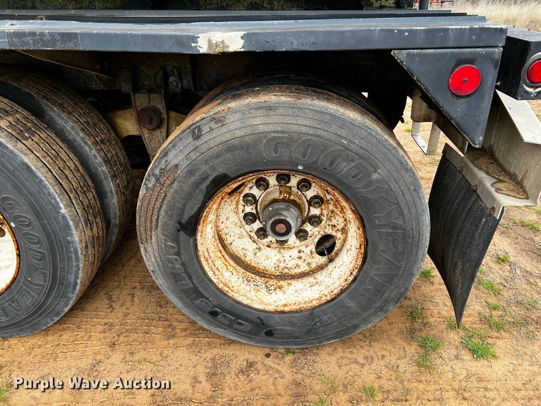 image for item DQ1958 1987 Heil  tank trailer