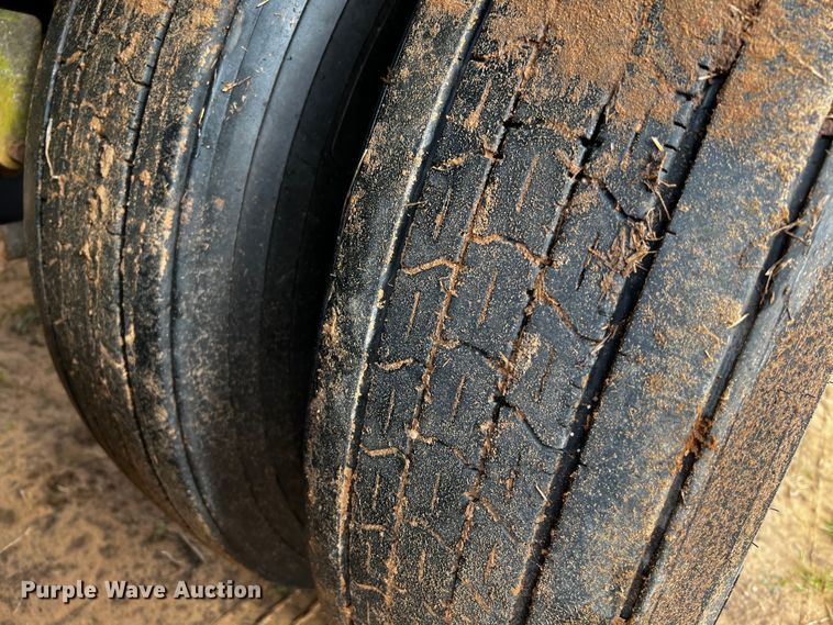 image for item DQ1958 1987 Heil  tank trailer