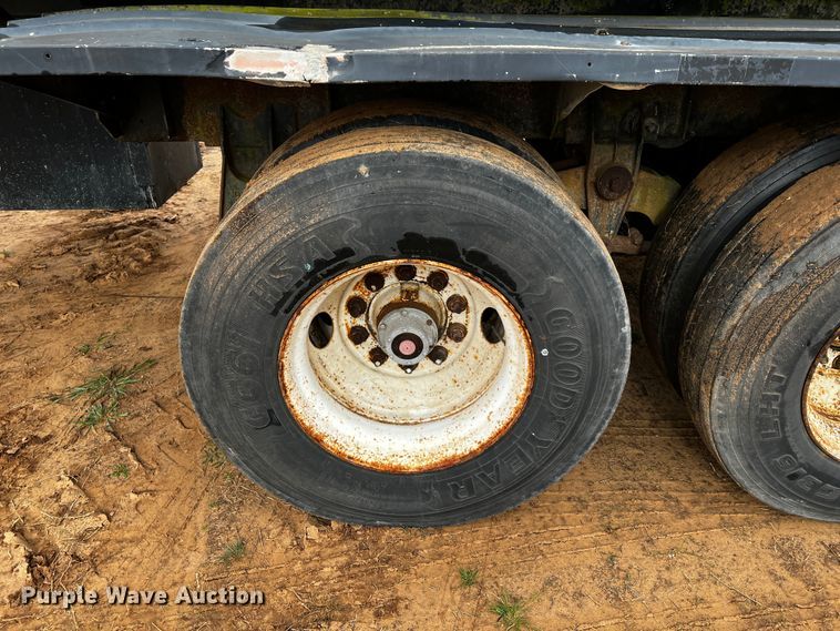 image for item DQ1958 1987 Heil  tank trailer