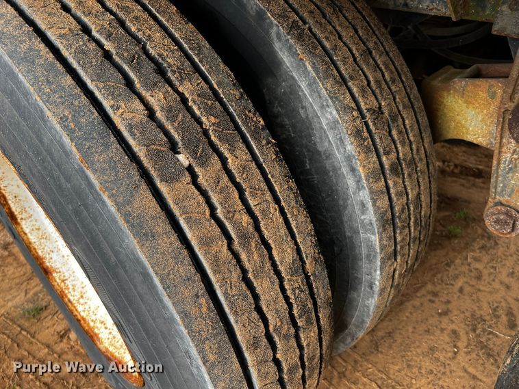 image for item DQ1958 1987 Heil  tank trailer