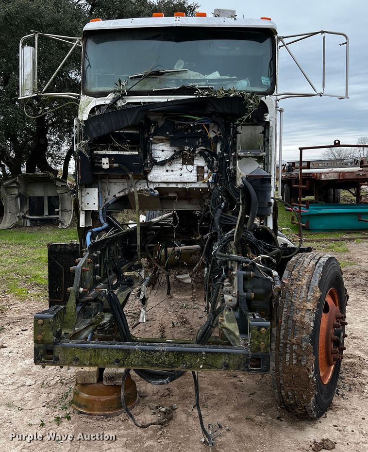 image for item DQ1960 2007 Kenworth truck cab and chassis