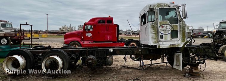 image for item DQ1960 2007 Kenworth truck cab and chassis