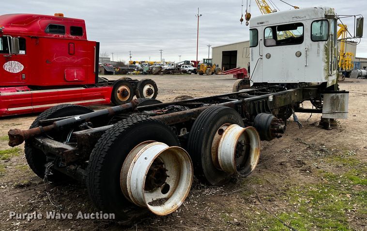 image for item DQ1960 2007 Kenworth truck cab and chassis