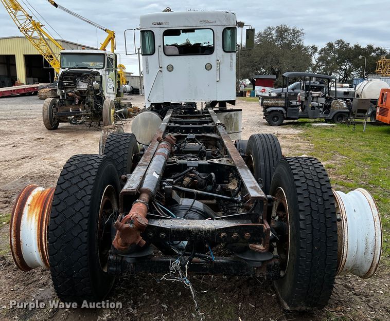 image for item DQ1960 2007 Kenworth truck cab and chassis