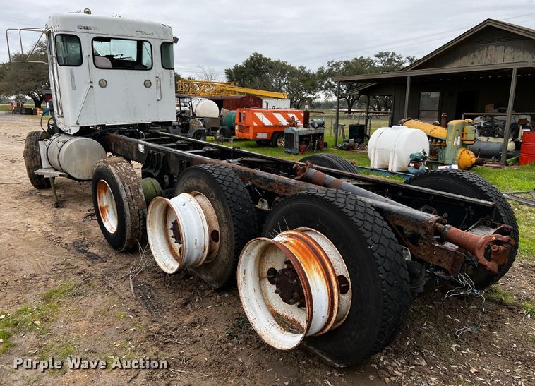 image for item DQ1960 2007 Kenworth truck cab and chassis