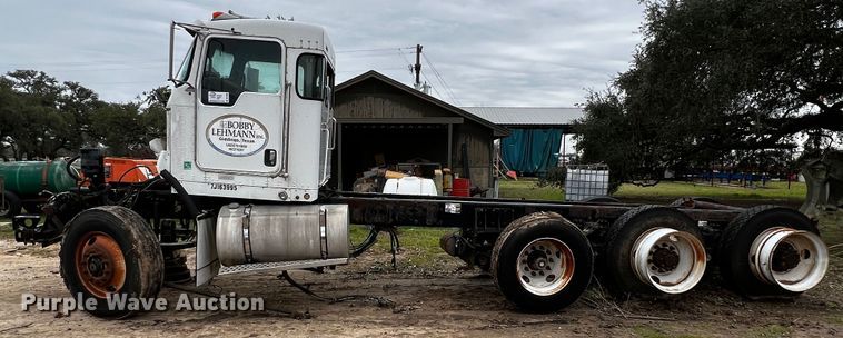 image for item DQ1960 2007 Kenworth truck cab and chassis