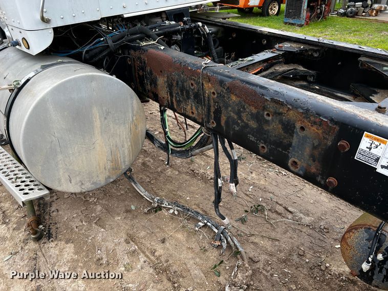 image for item DQ1960 2007 Kenworth truck cab and chassis