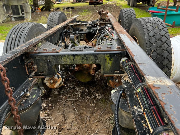 image for item DQ1960 2007 Kenworth truck cab and chassis