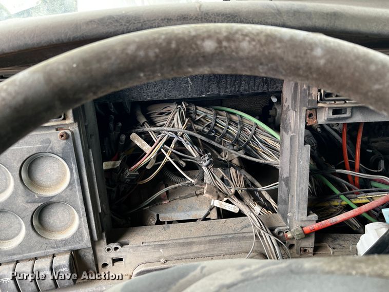 image for item DQ1960 2007 Kenworth truck cab and chassis