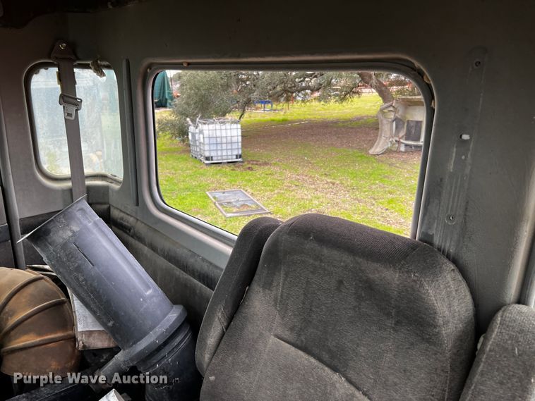 image for item DQ1960 2007 Kenworth truck cab and chassis