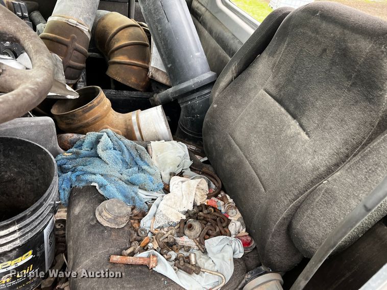 image for item DQ1960 2007 Kenworth truck cab and chassis