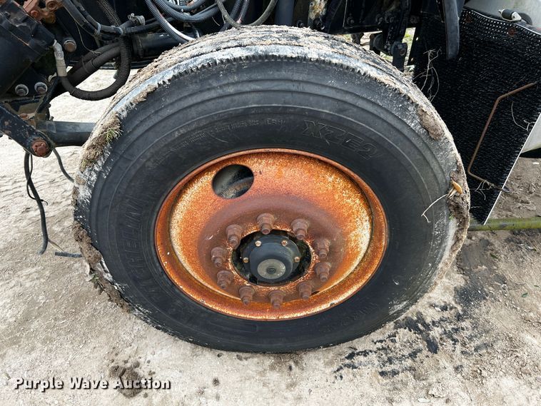 image for item DQ1960 2007 Kenworth truck cab and chassis