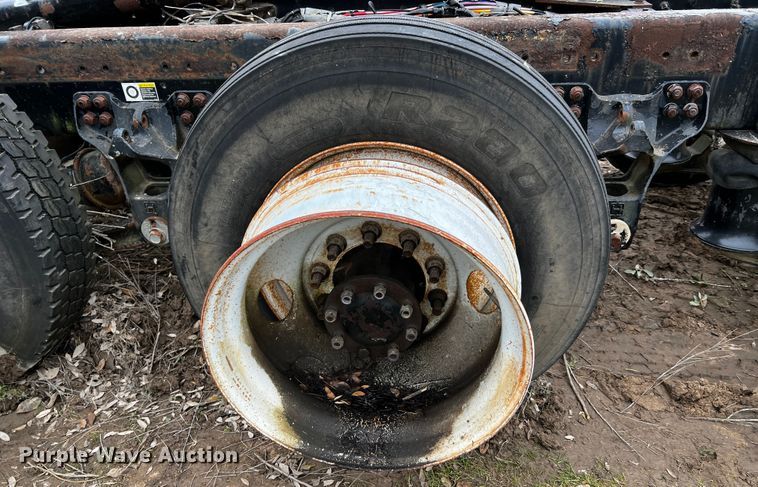 image for item DQ1960 2007 Kenworth truck cab and chassis