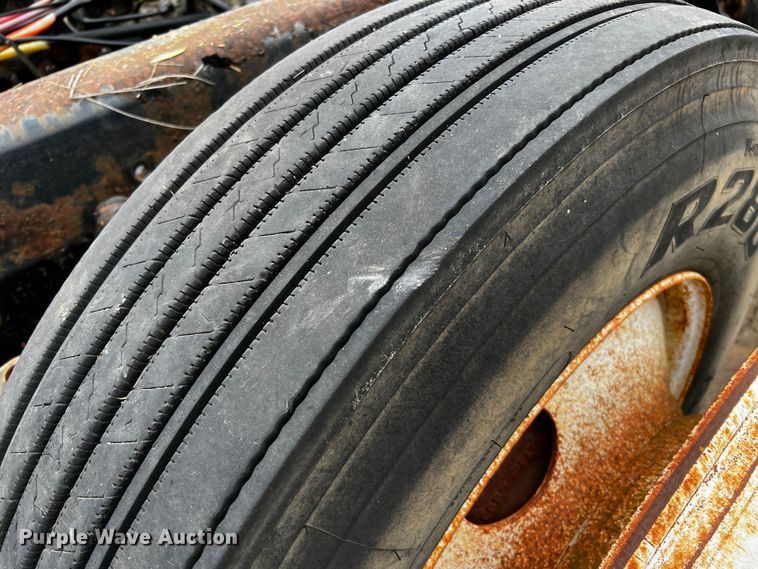 image for item DQ1960 2007 Kenworth truck cab and chassis