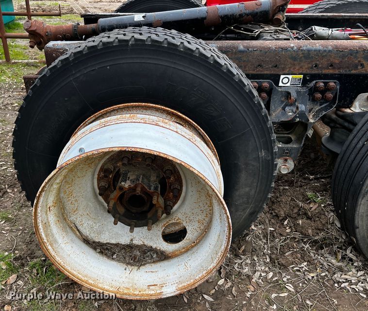 image for item DQ1960 2007 Kenworth truck cab and chassis