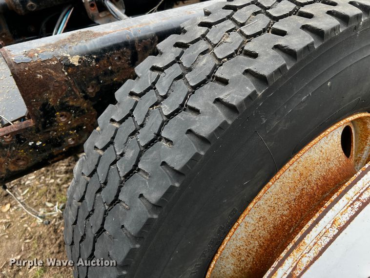 image for item DQ1960 2007 Kenworth truck cab and chassis