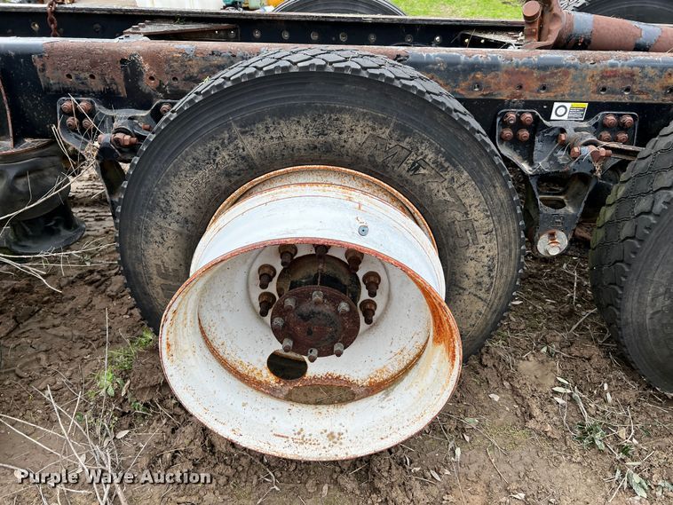 image for item DQ1960 2007 Kenworth truck cab and chassis