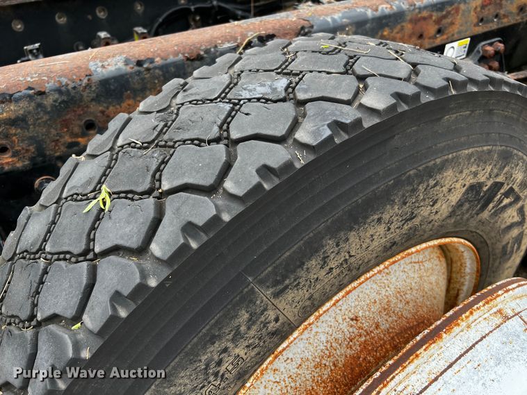 image for item DQ1960 2007 Kenworth truck cab and chassis