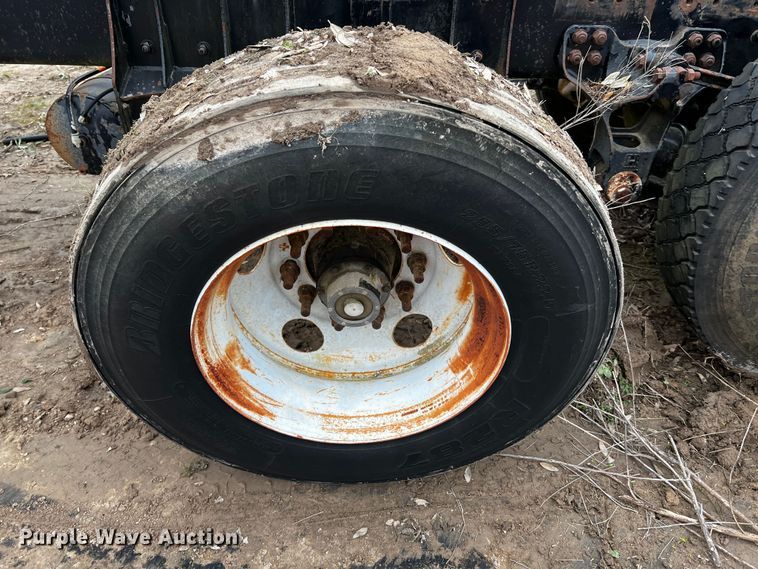 image for item DQ1960 2007 Kenworth truck cab and chassis