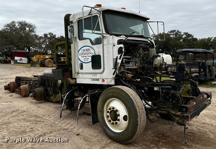 image for item DQ1961 2007 Kenworth truck cab and chassis
