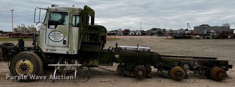 image for item DQ1961 2007 Kenworth truck cab and chassis