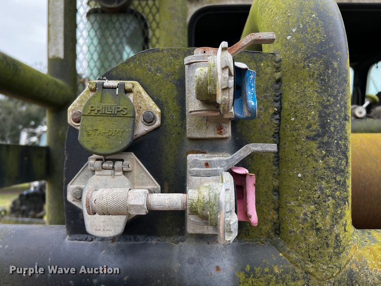 image for item DQ1961 2007 Kenworth truck cab and chassis