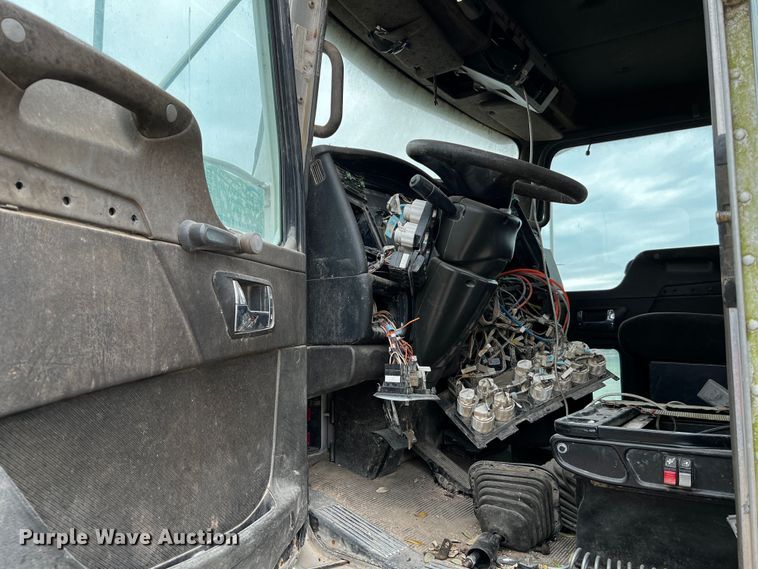 image for item DQ1961 2007 Kenworth truck cab and chassis