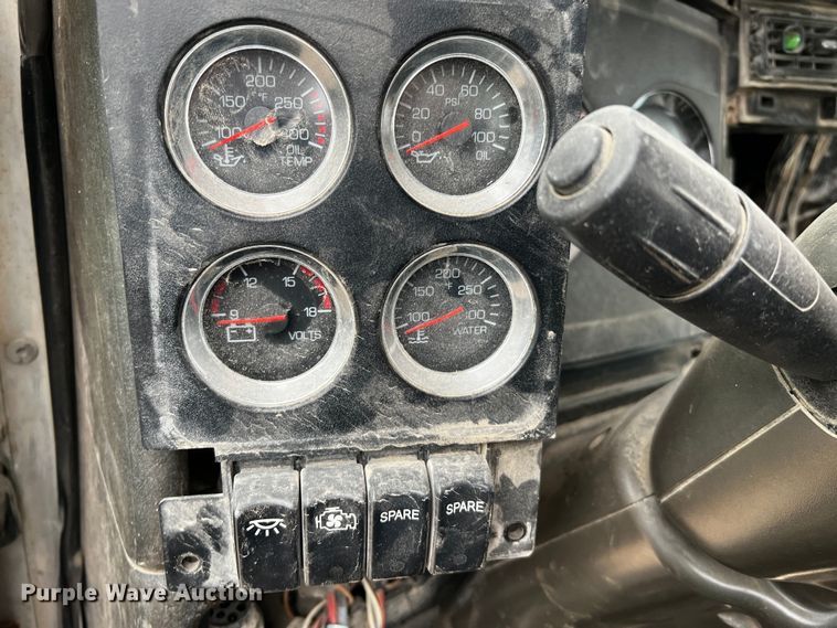 image for item DQ1961 2007 Kenworth truck cab and chassis