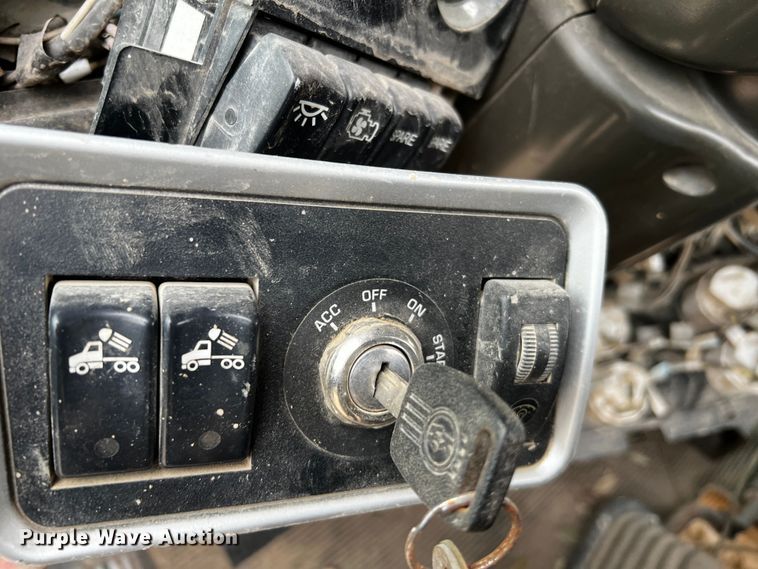 image for item DQ1961 2007 Kenworth truck cab and chassis