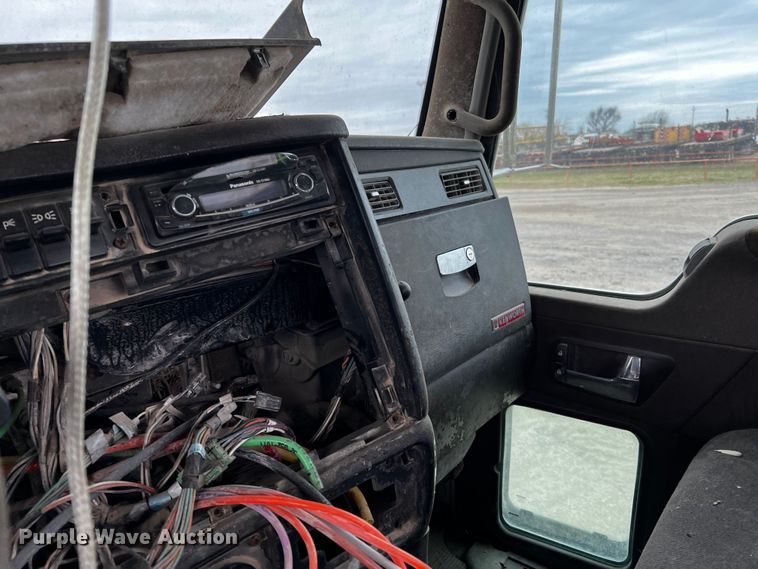 image for item DQ1961 2007 Kenworth truck cab and chassis