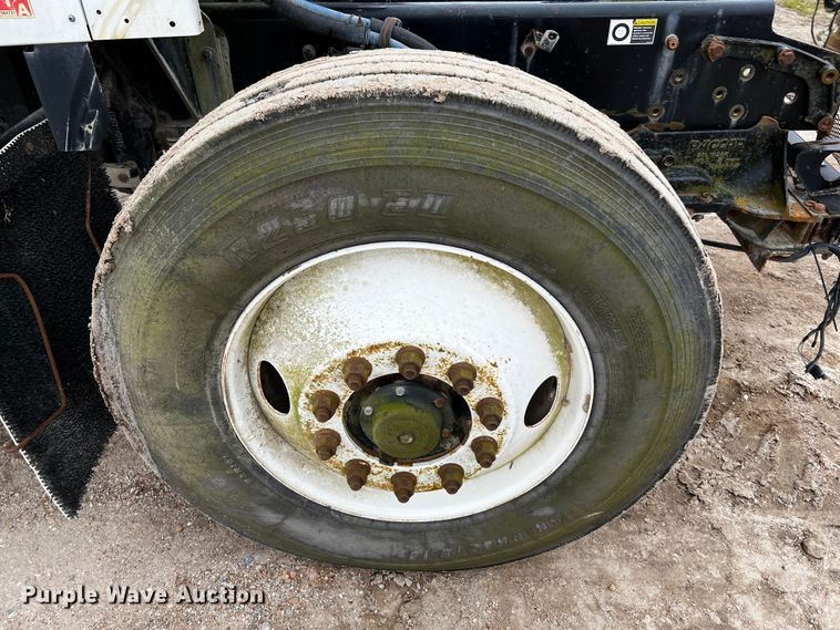 image for item DQ1961 2007 Kenworth truck cab and chassis