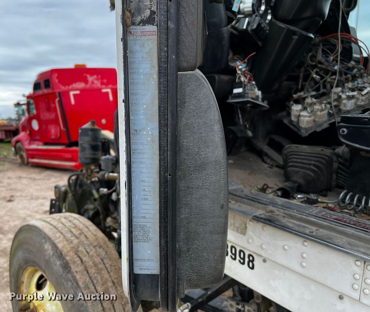 image for item DQ1961 2007 Kenworth truck cab and chassis