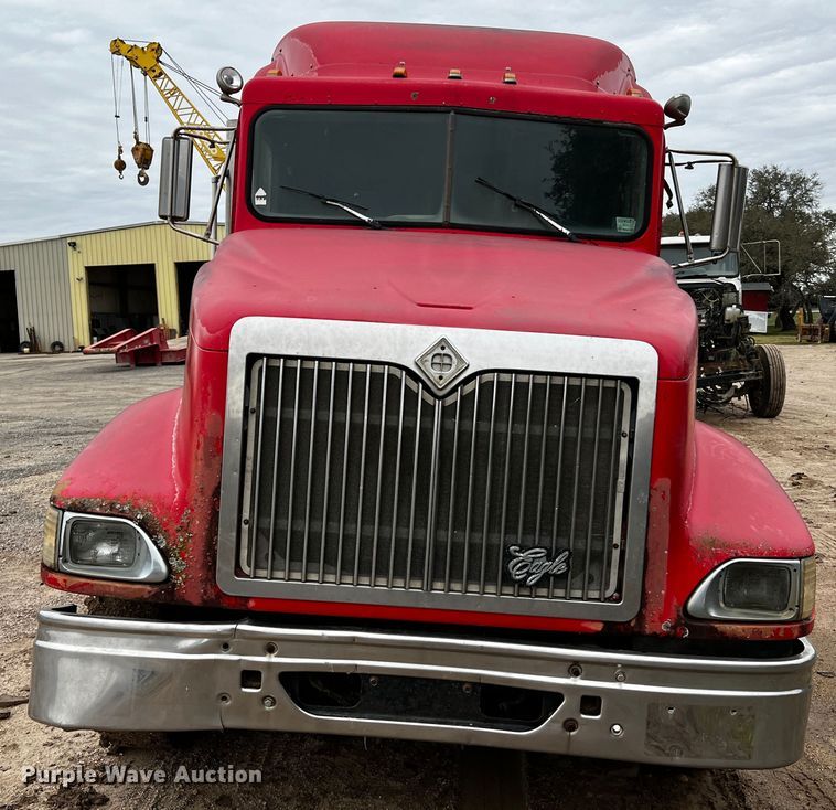 image for item DQ1962 1998 International 9400  truck cab and chassis