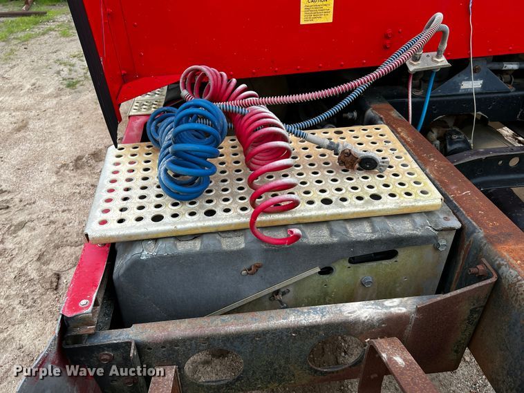 image for item DQ1962 1998 International 9400  truck cab and chassis